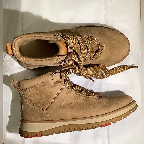 New UGG Tan Women’s Lakesider Ankle Boots - Picture 5 of 16